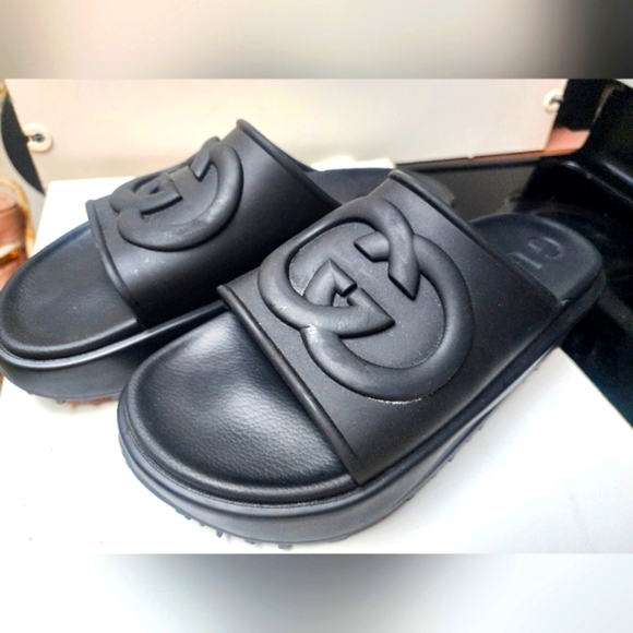 SOLD Men's Gucci Slides Authentic GG embossed rubber flatform slides - Picture 4 of 17
